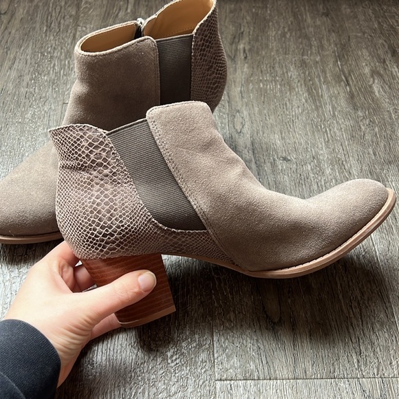 Vionic Anne Bootie - Picture 6 of 13